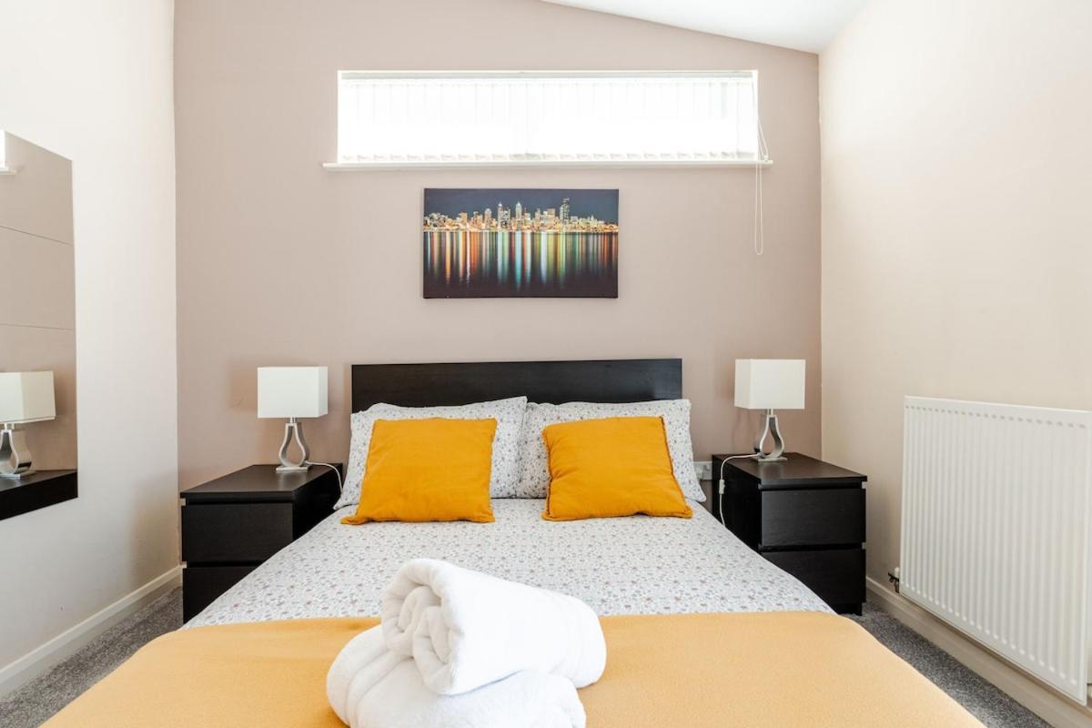 Comfortable 3-Storey House With Free Car Parking Manchester Exterior foto
