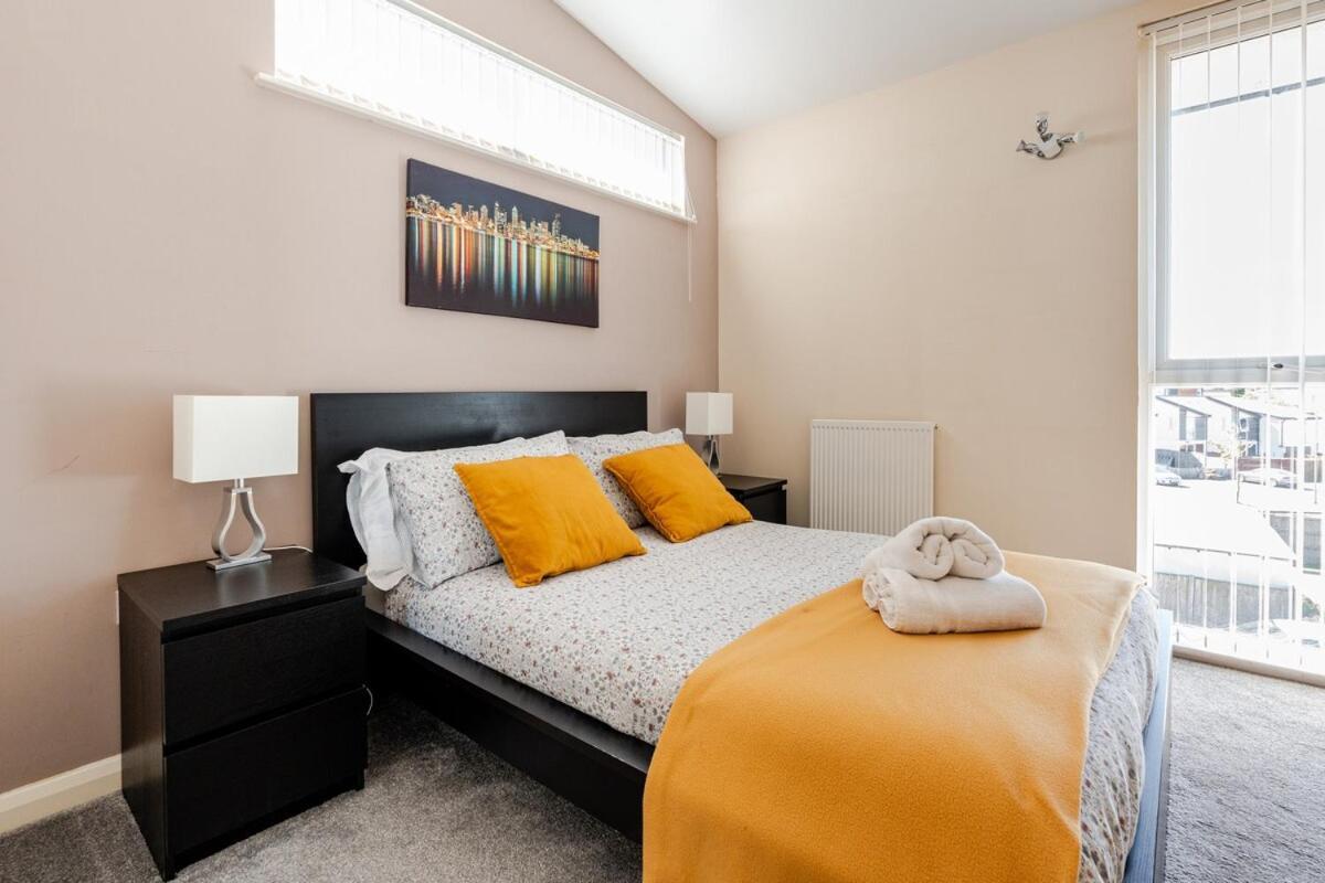 Comfortable 3-Storey House With Free Car Parking Manchester Exterior foto