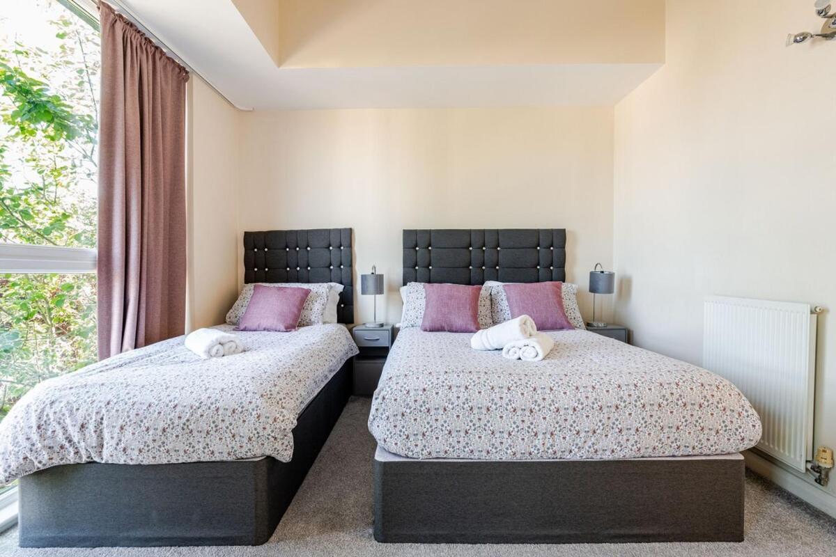 Comfortable 3-Storey House With Free Car Parking Manchester Exterior foto