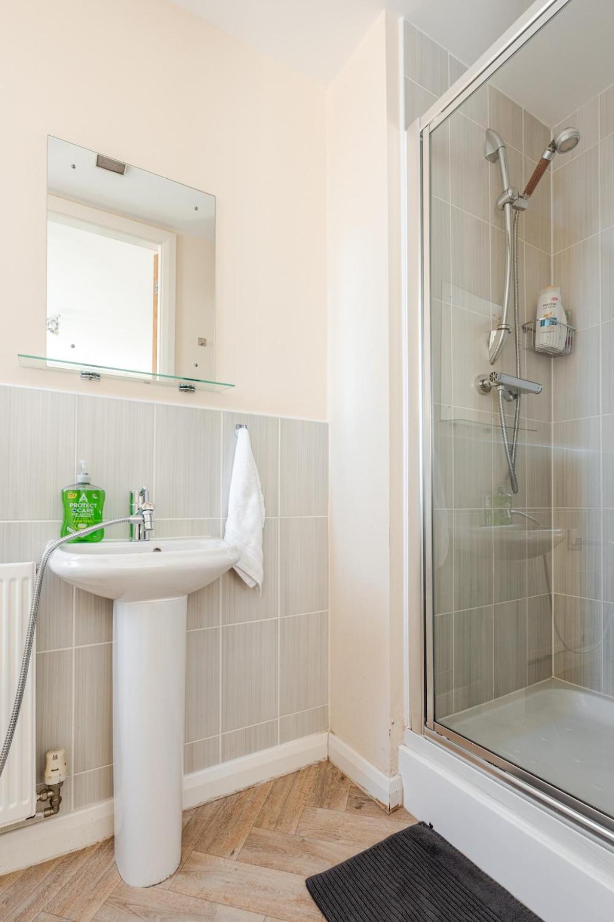 Comfortable 3-Storey House With Free Car Parking Manchester Exterior foto