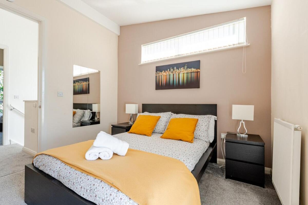 Comfortable 3-Storey House With Free Car Parking Manchester Exterior foto