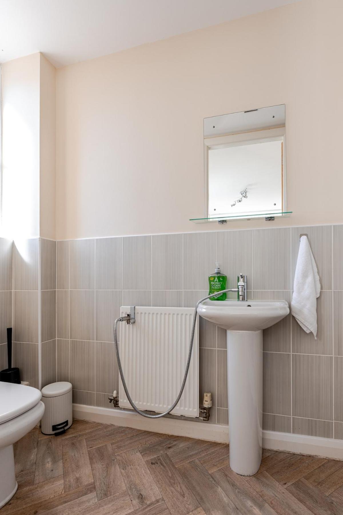 Comfortable 3-Storey House With Free Car Parking Manchester Exterior foto