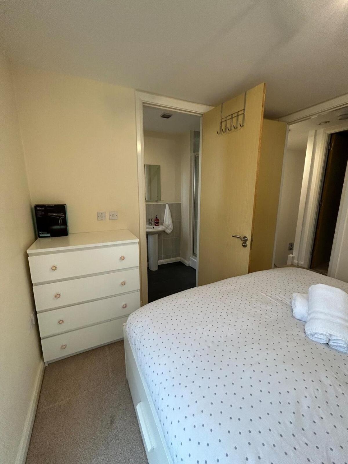 Comfortable 3-Storey House With Free Car Parking Manchester Exterior foto