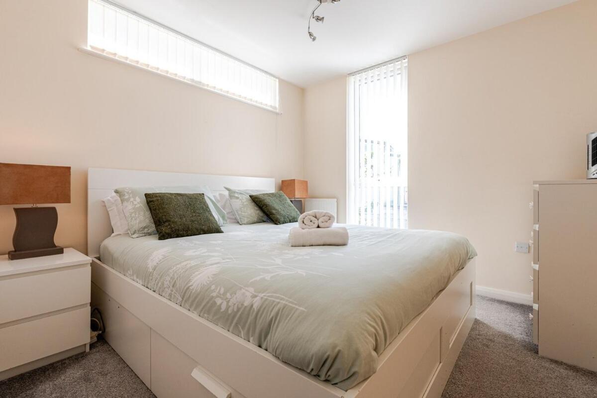 Comfortable 3-Storey House With Free Car Parking Manchester Exterior foto