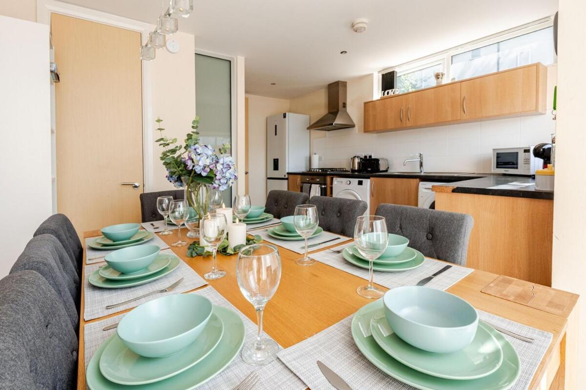Comfortable 3-Storey House With Free Car Parking Manchester Exterior foto